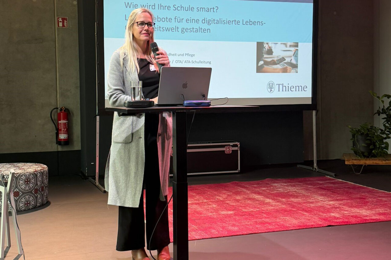 Akademieleiterin Frau Thurm spricht auf dem Smart-schooling Day