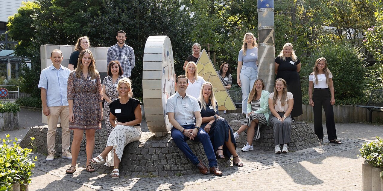 Das Team der Augusta Akademie Foto zeigt das gesamte Team der Augusta Akademie
